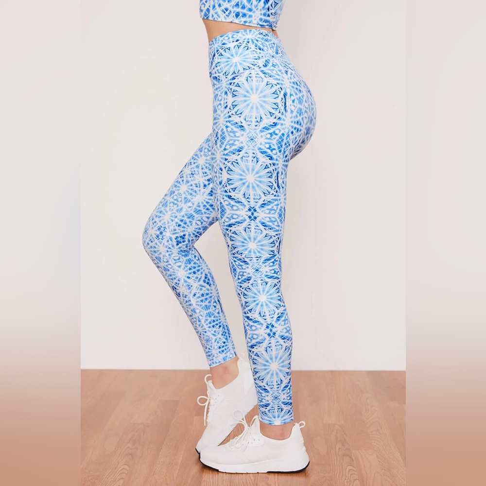 Wolven Threads The Aqua Aura Leggings, size Medium fits like an xs/s